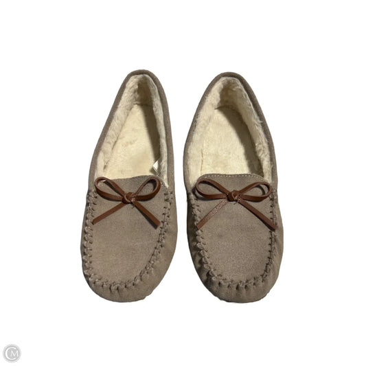 Shoes Flats By Joyspun In Tan, Size: 6