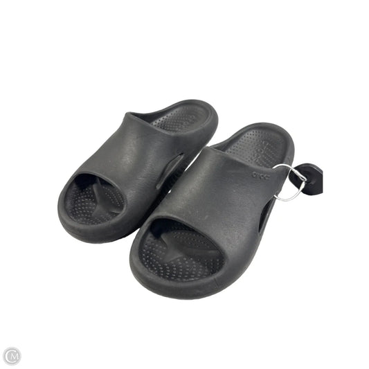 Sandals Flats By Crocs In Black, Size: 8