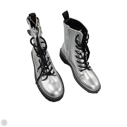 Boots Ankle Flats By Sincerely Jules In Silver, Size: 8