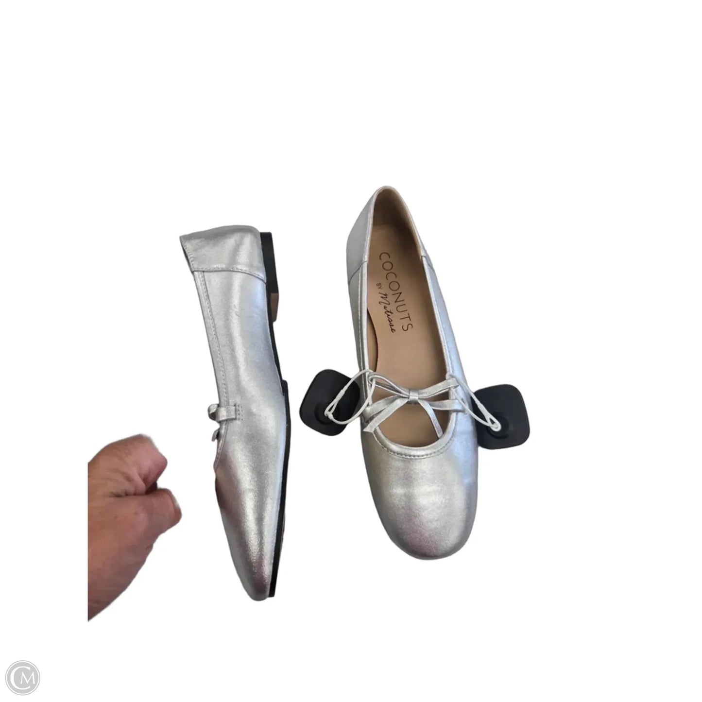 Shoes Flats By Matisse In Silver, Size: 7