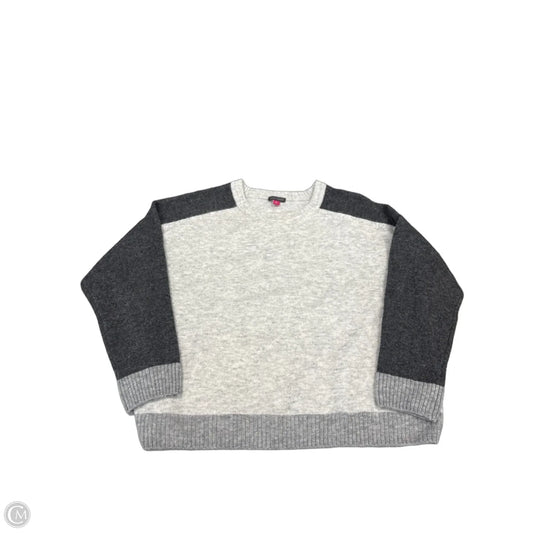 Top Long Sleeve By Vince Camuto In Grey & White, Size: L