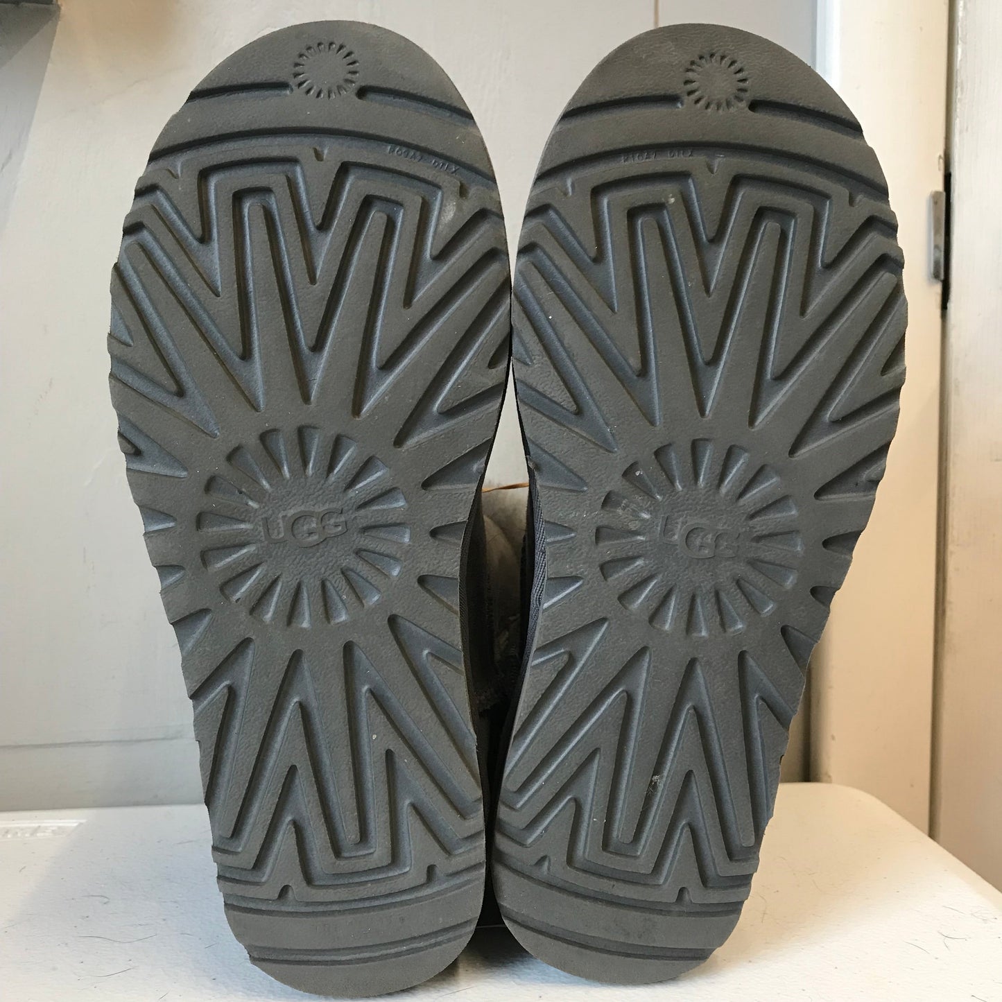 Boots Designer By Ugg In Grey, Size:7