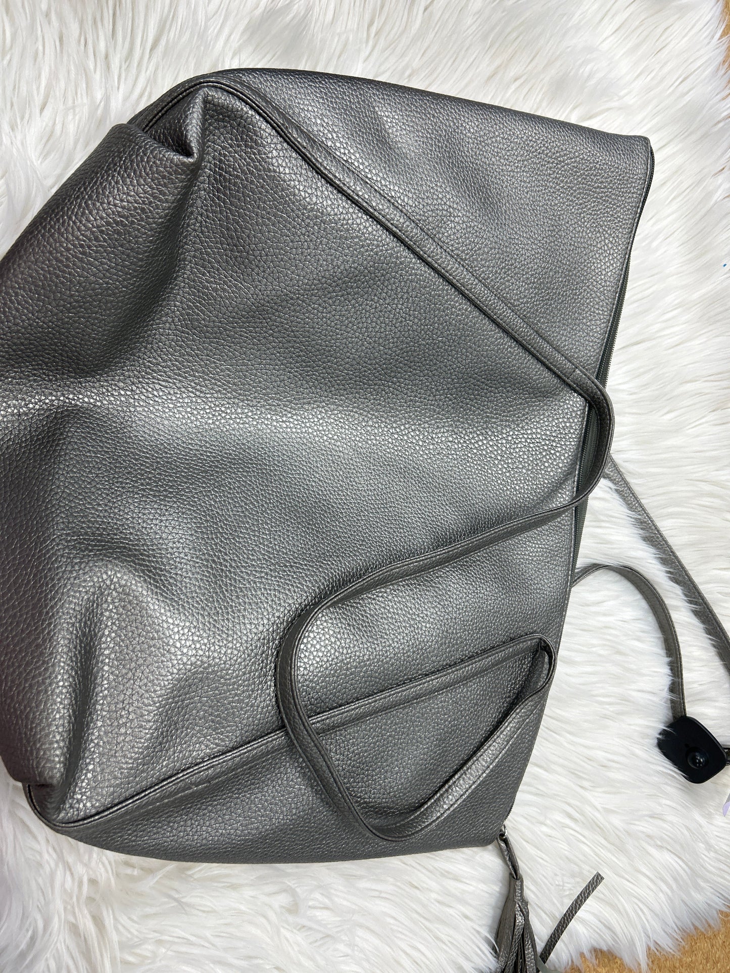 Tote By Clothes Mentor In Silver, Size:Large
