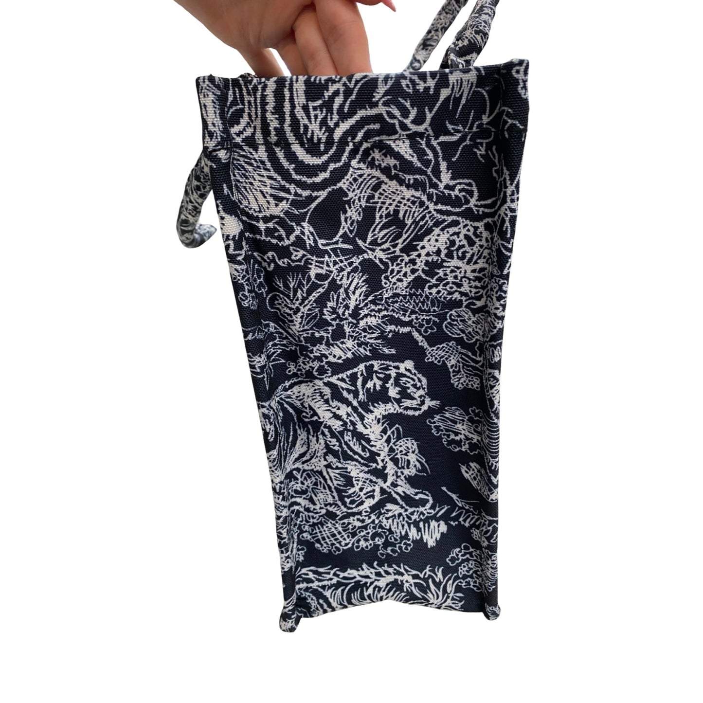 Tote By Clothes Mentor In Blue & White, Size:Large