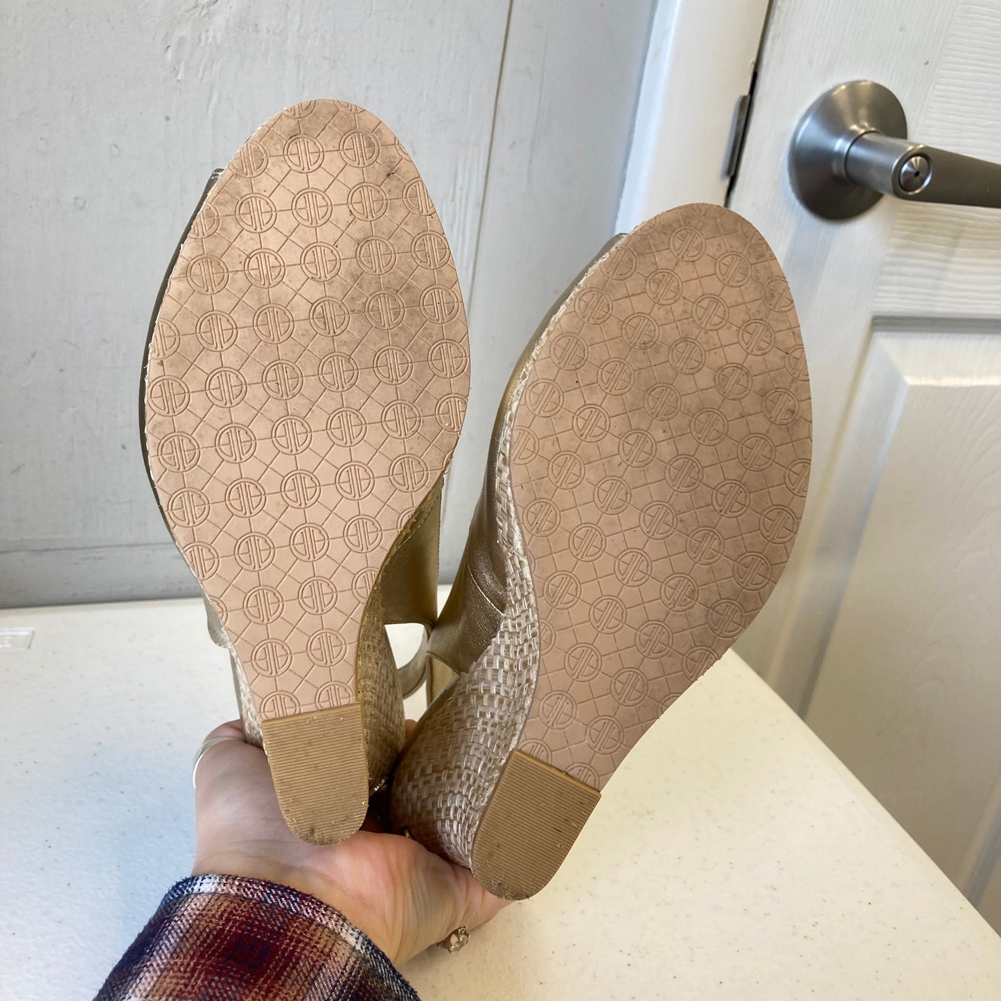 Sandals Designer By Lilly Pulitzer In Gold, Size:7.5