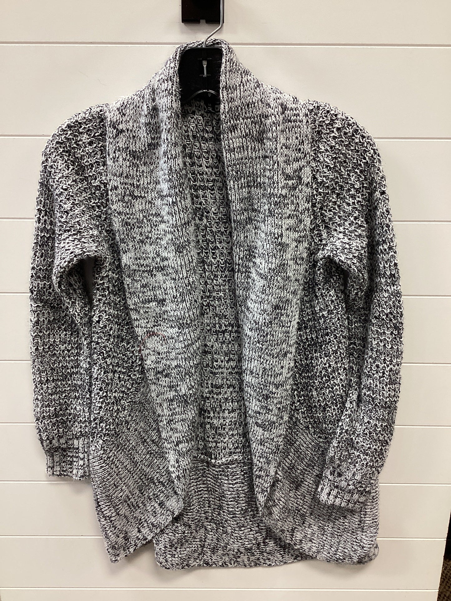 Cardigan By   Clothes Mentor In Grey & White, Size:M