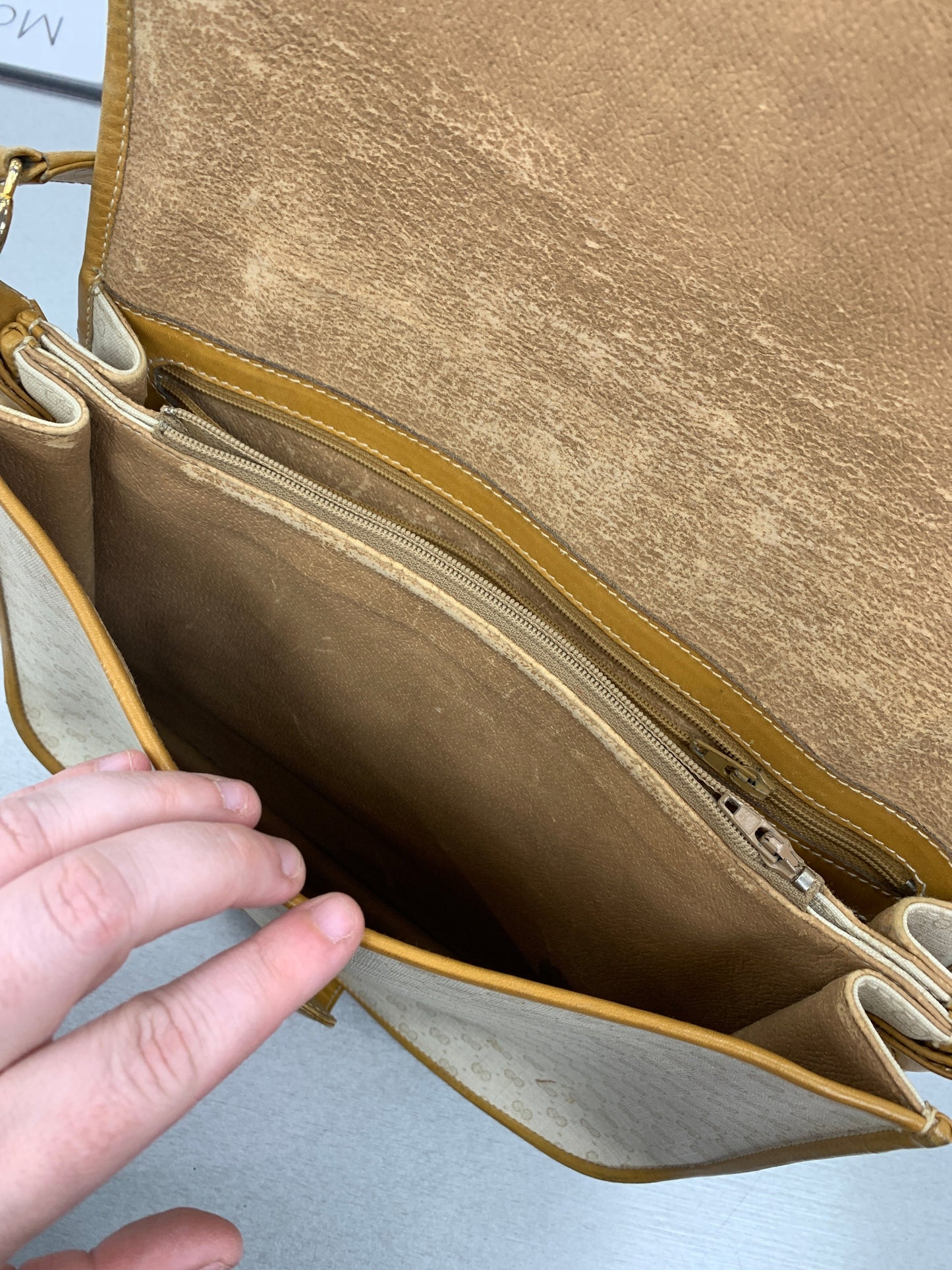 Crossbody Luxury Designer By Gucci, Size: Medium