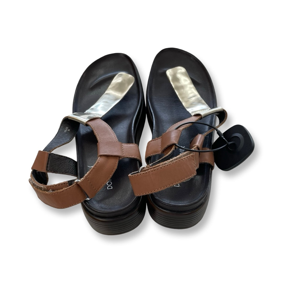 Sandals Flats By Donald Pliner In Brown, Size:8