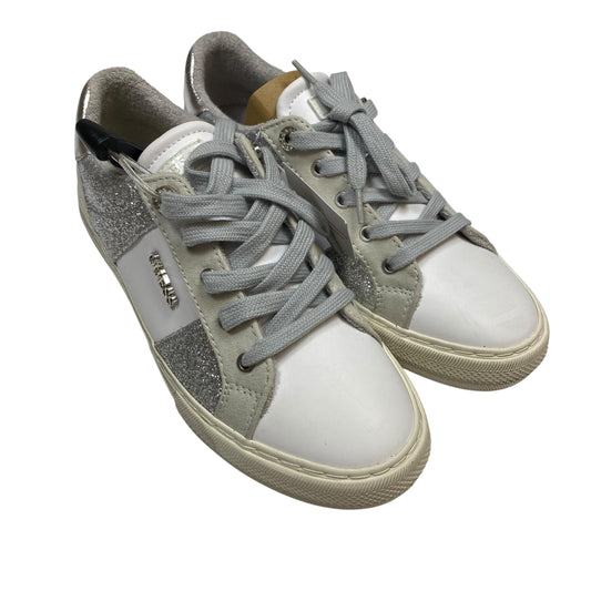 Shoes Sneakers By Guess In Silver & White, Size:9.5