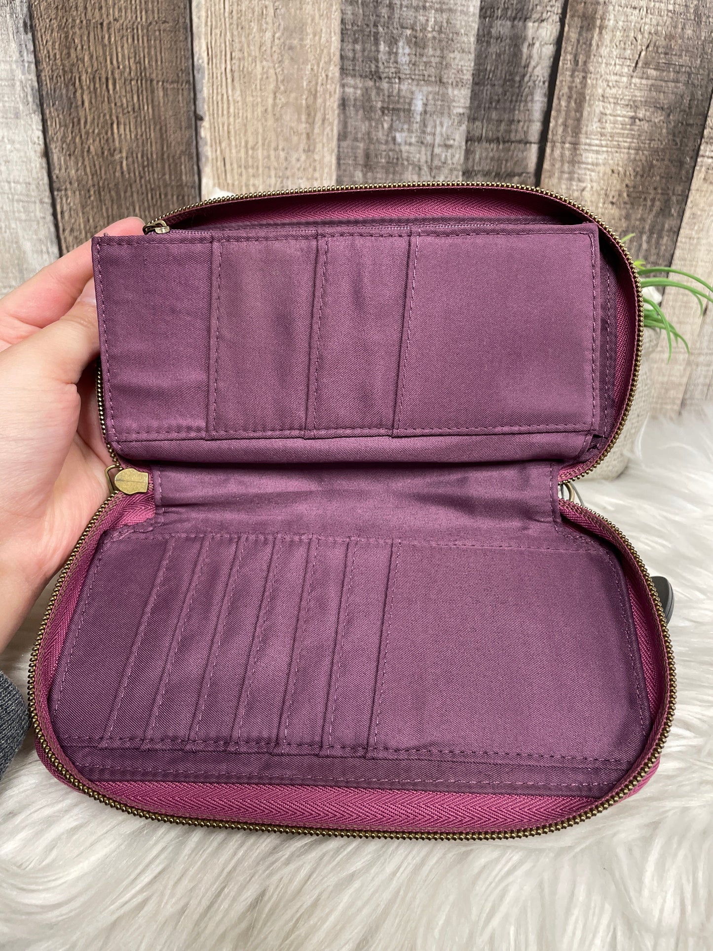 Wristlet By Travelon, Size: Medium