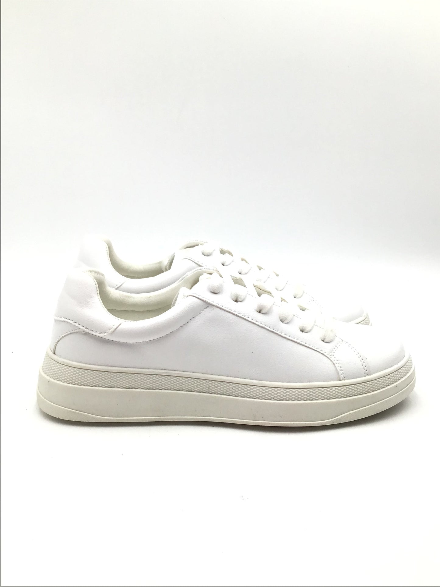 Shoes Sneakers By Steve Madden In White, Size: 11