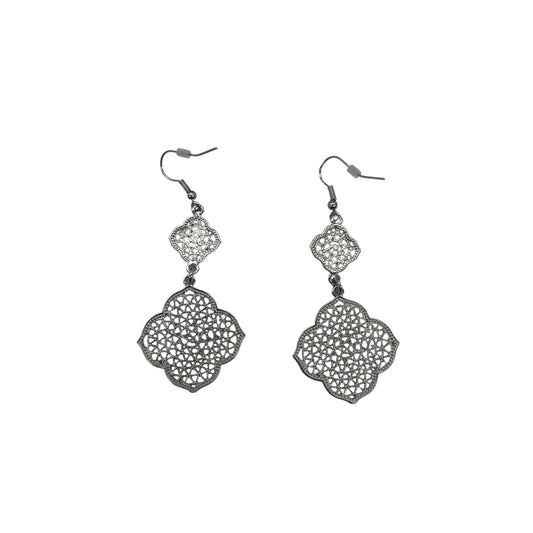 Earrings Dangle/Drop By Clothes Mentor In Silver