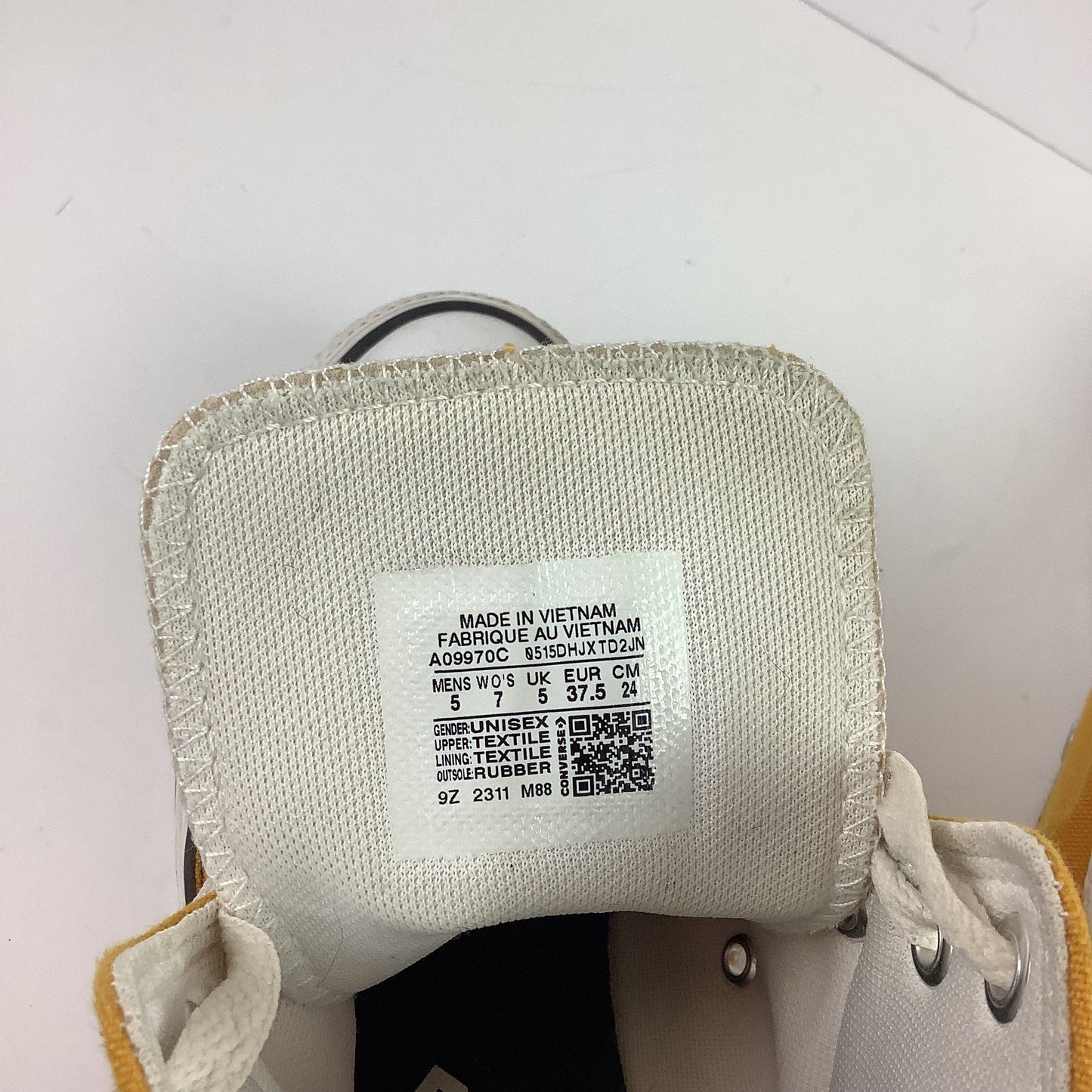 Shoes Sneakers By Converse In White & Yellow, Size: 7
