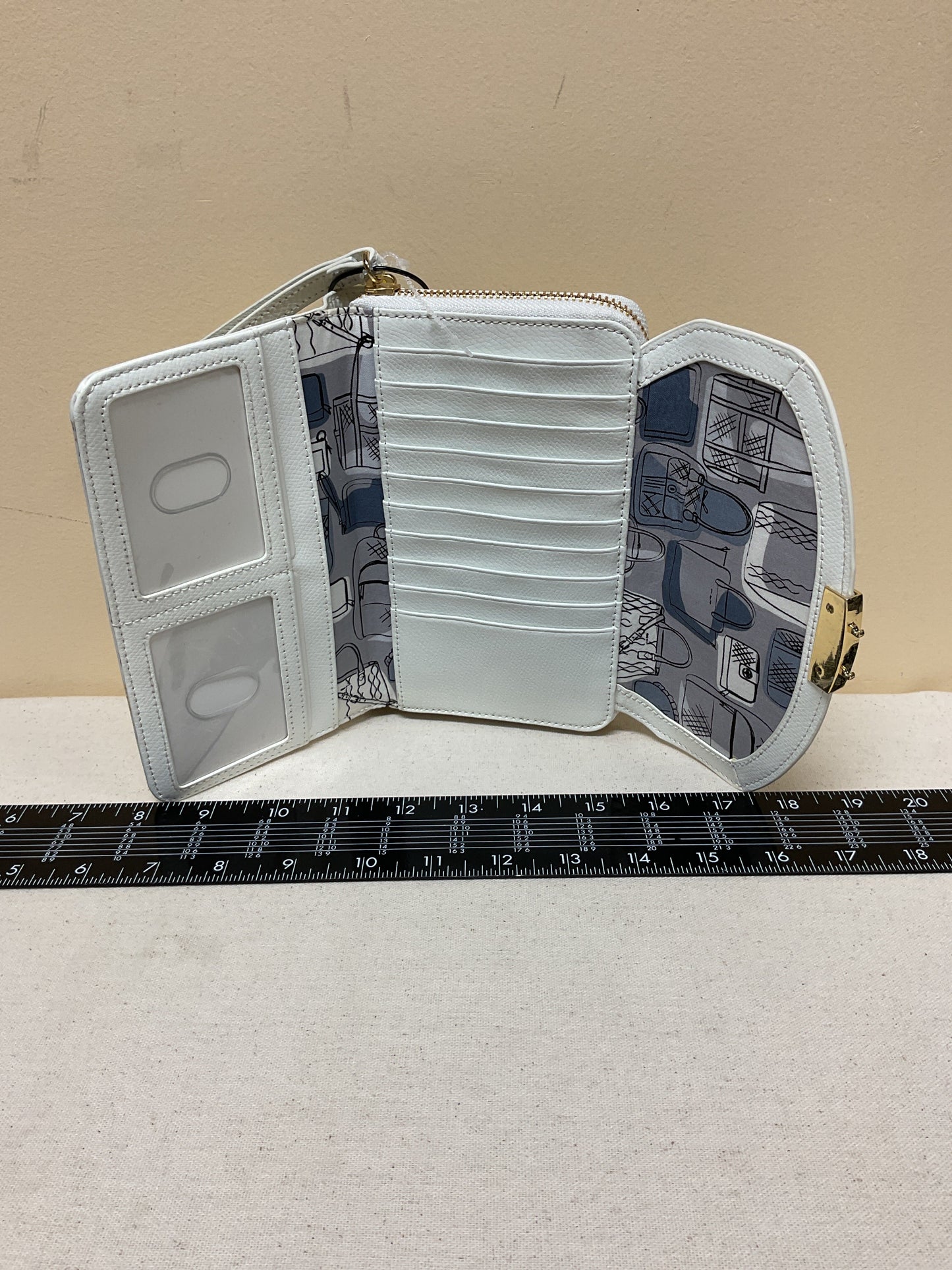 Wristlet By Vera Bradley In White, Size:Large