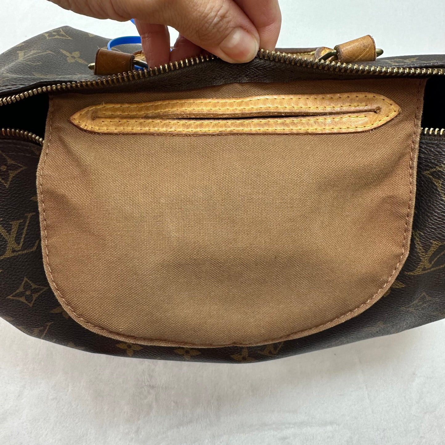 Speedy Handbag Luxury Designer By Louis Vuitton, Size: Medium