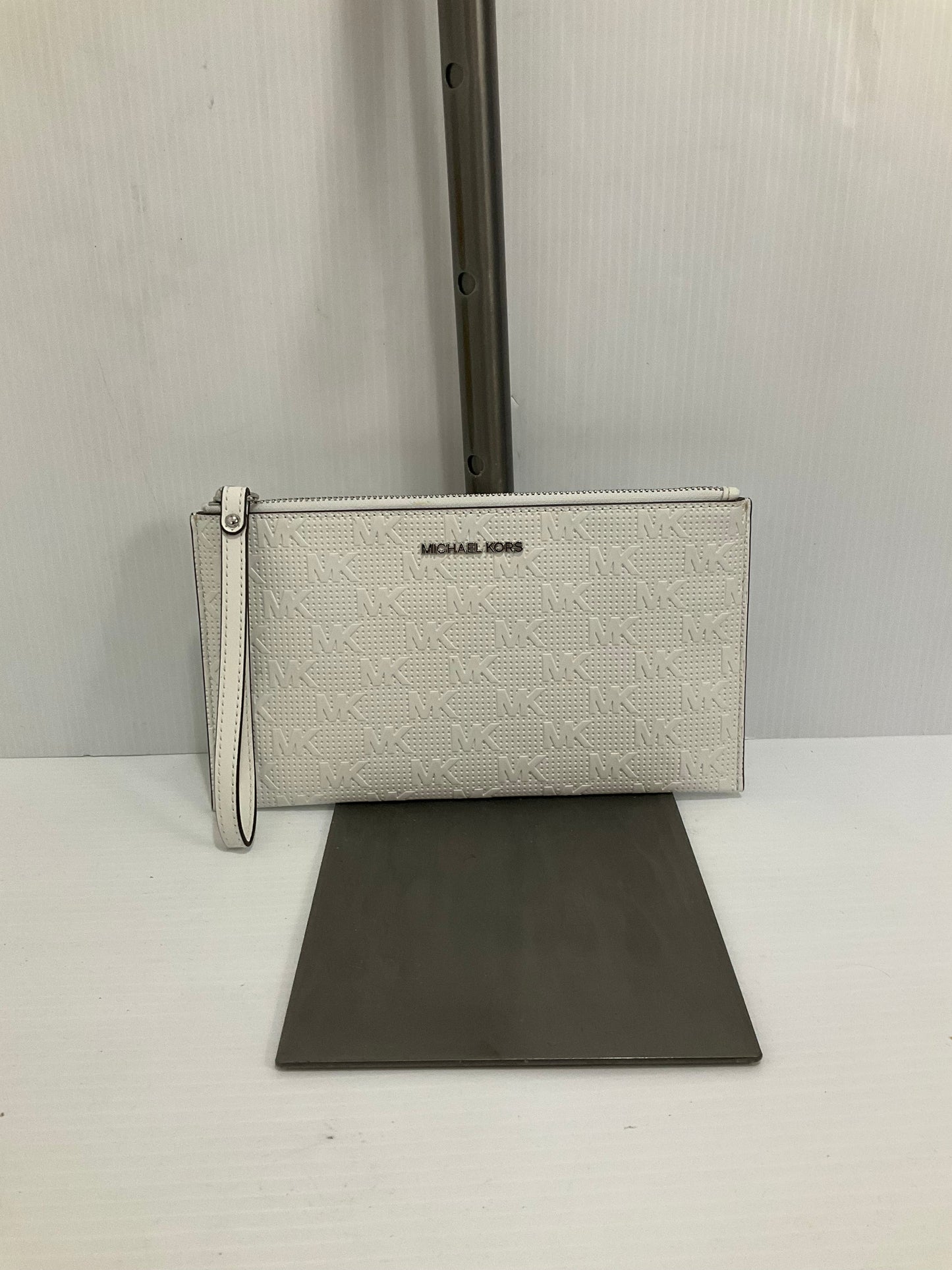 Crossbody Designer By Michael Kors In White, Size:Medium