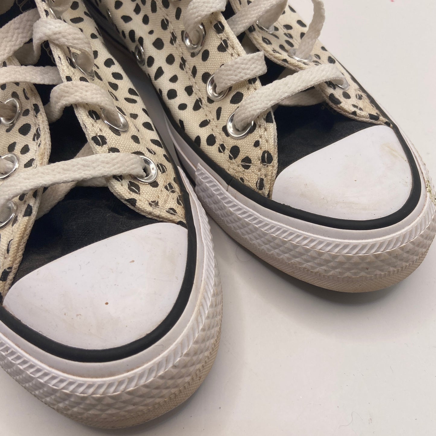 Shoes Sneakers By Converse In Cream, Size: 7