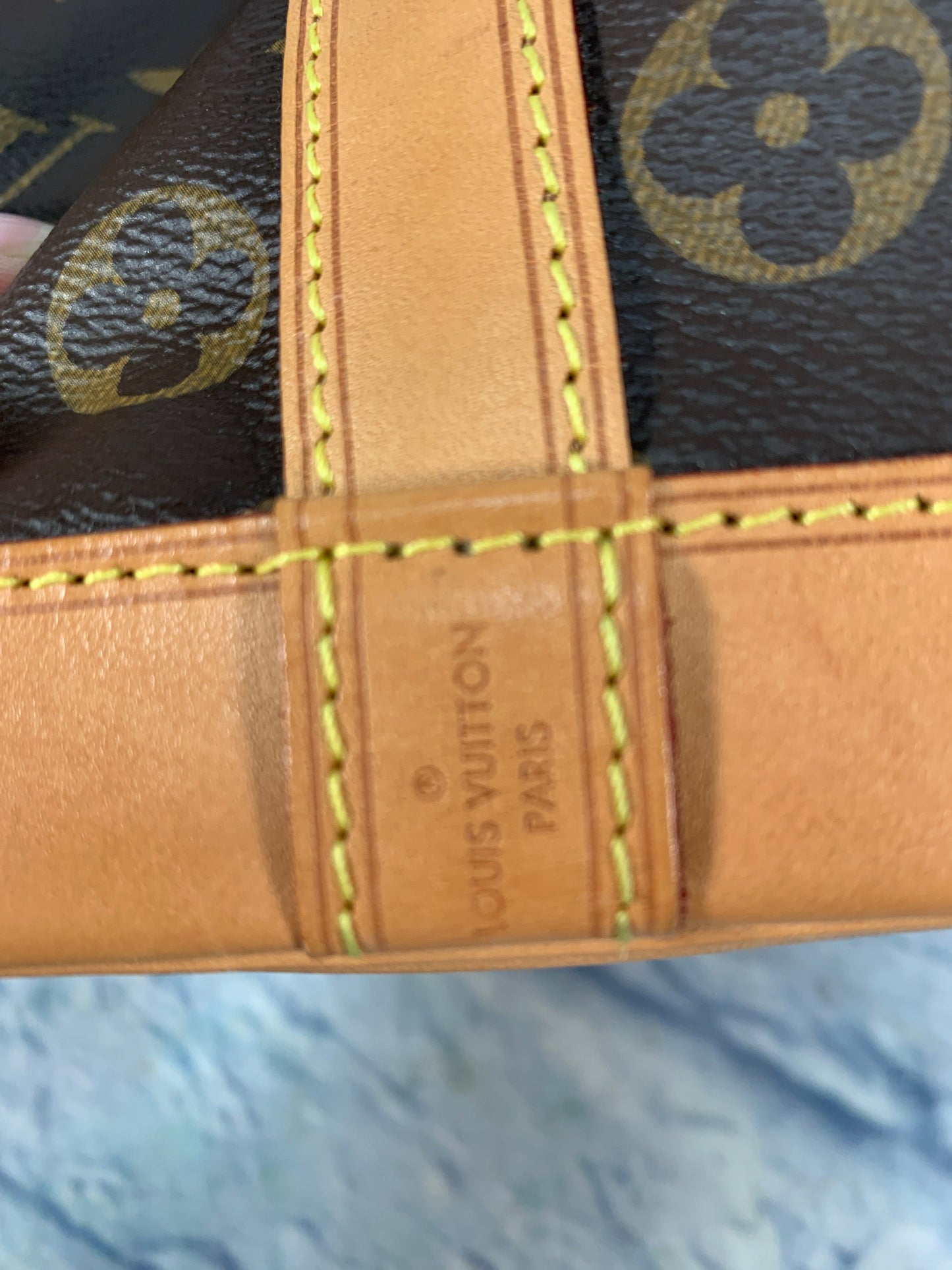 Handbag Luxury Designer By Louis Vuitton, Size: Medium