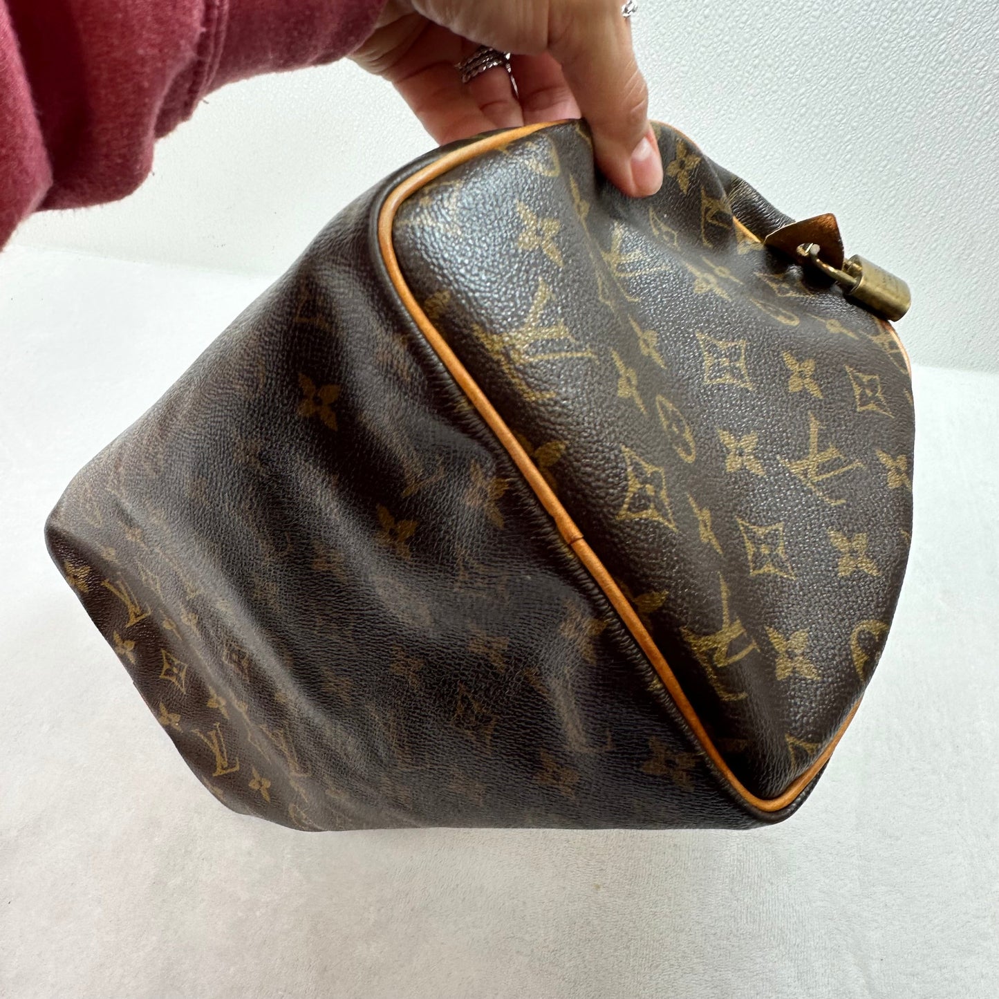 Speedy Handbag Luxury Designer By Louis Vuitton, Size: Medium