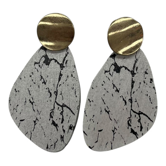 Earrings Dangle/Drop By Clothes Mentor In Black & Gold
