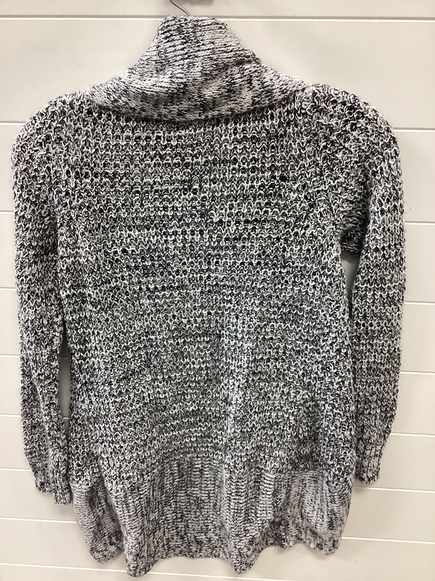 Cardigan By   Clothes Mentor In Grey & White, Size:M