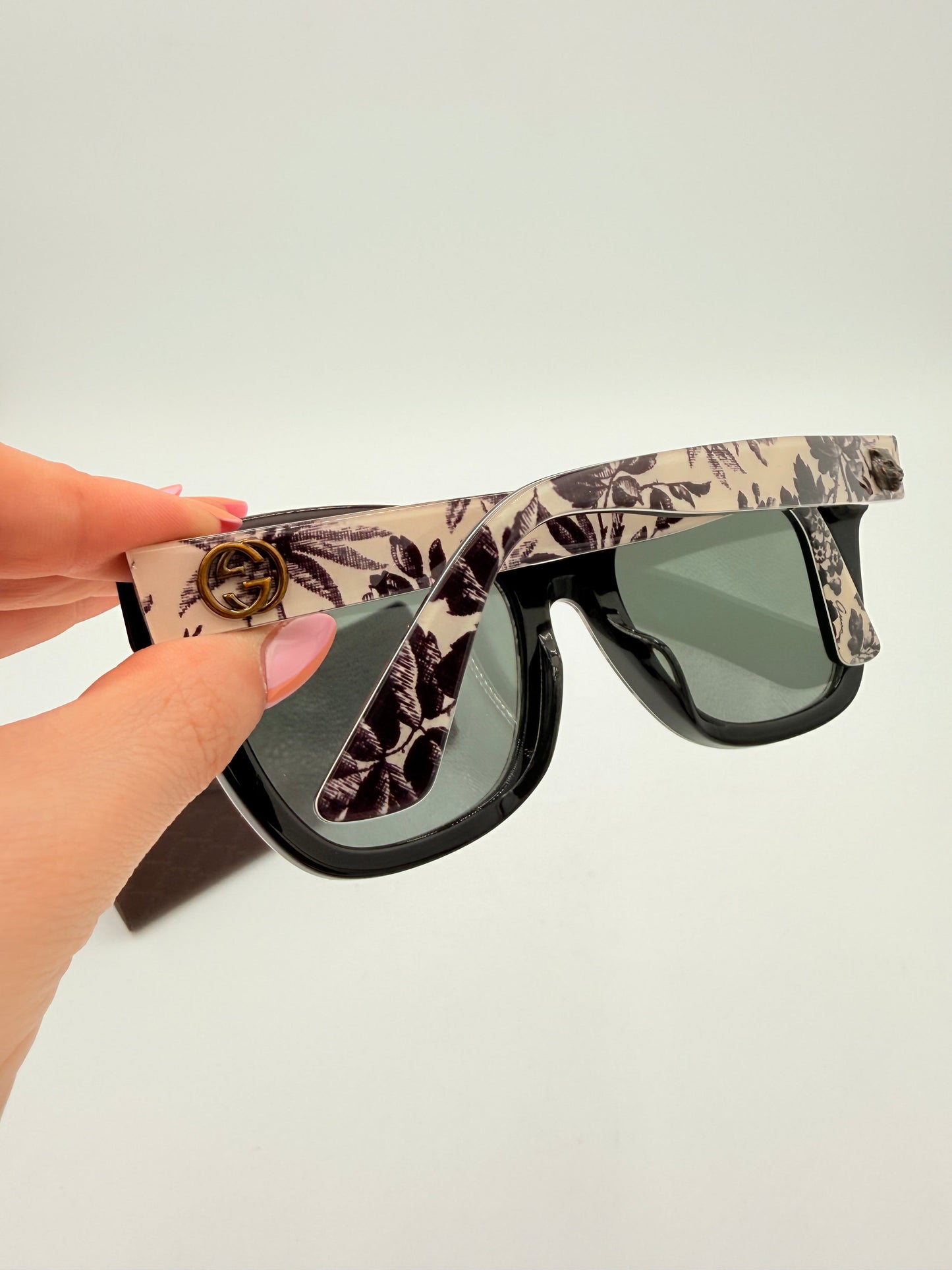 Sunglasses Luxury Designer By Gucci In Floral Print, Size: