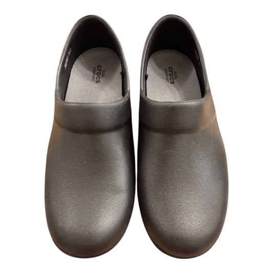 Shoes Flats By Crocs In Black, Size: