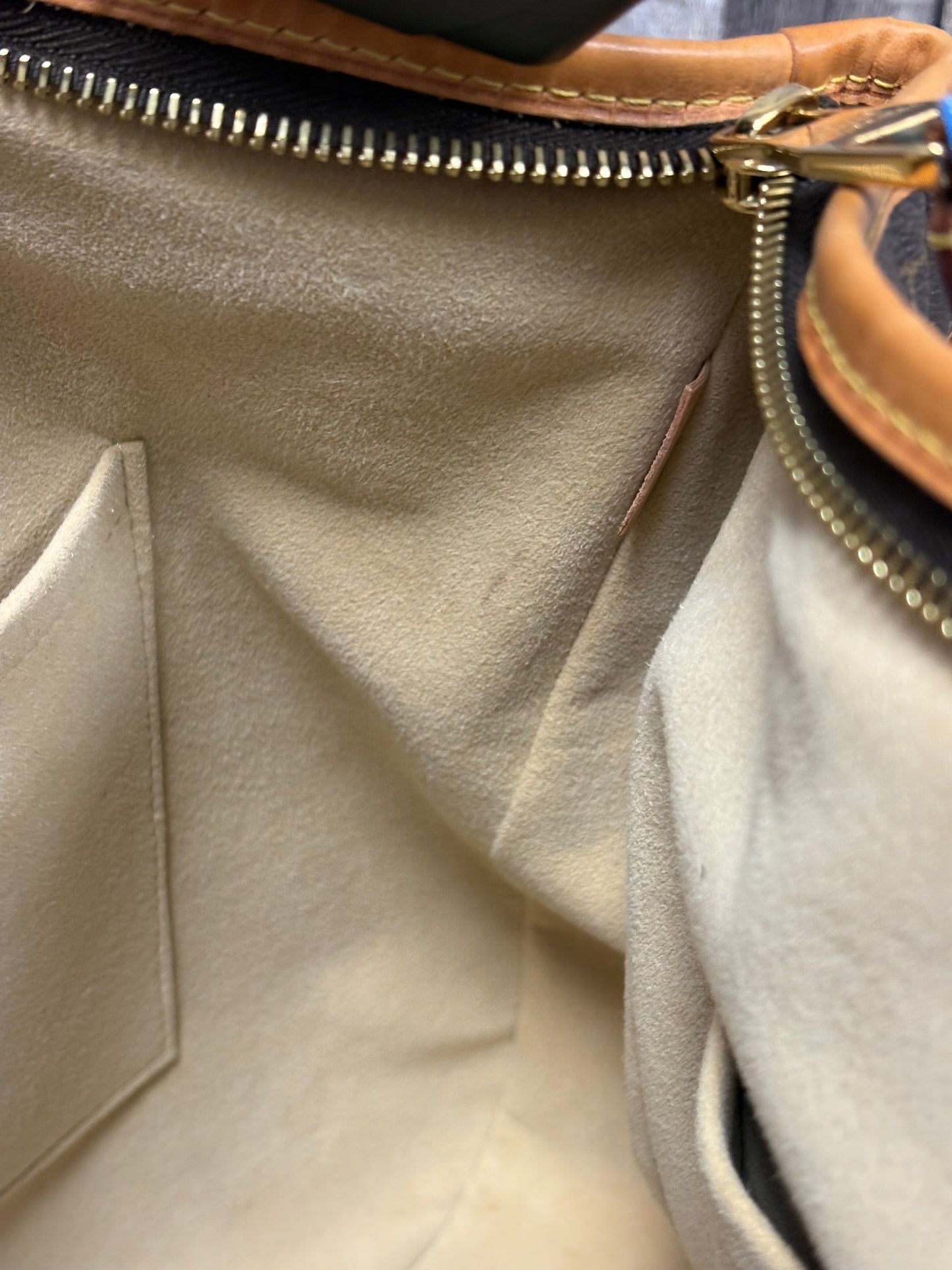 Crossbody Luxury Designer By Louis Vuitton, Size: Large