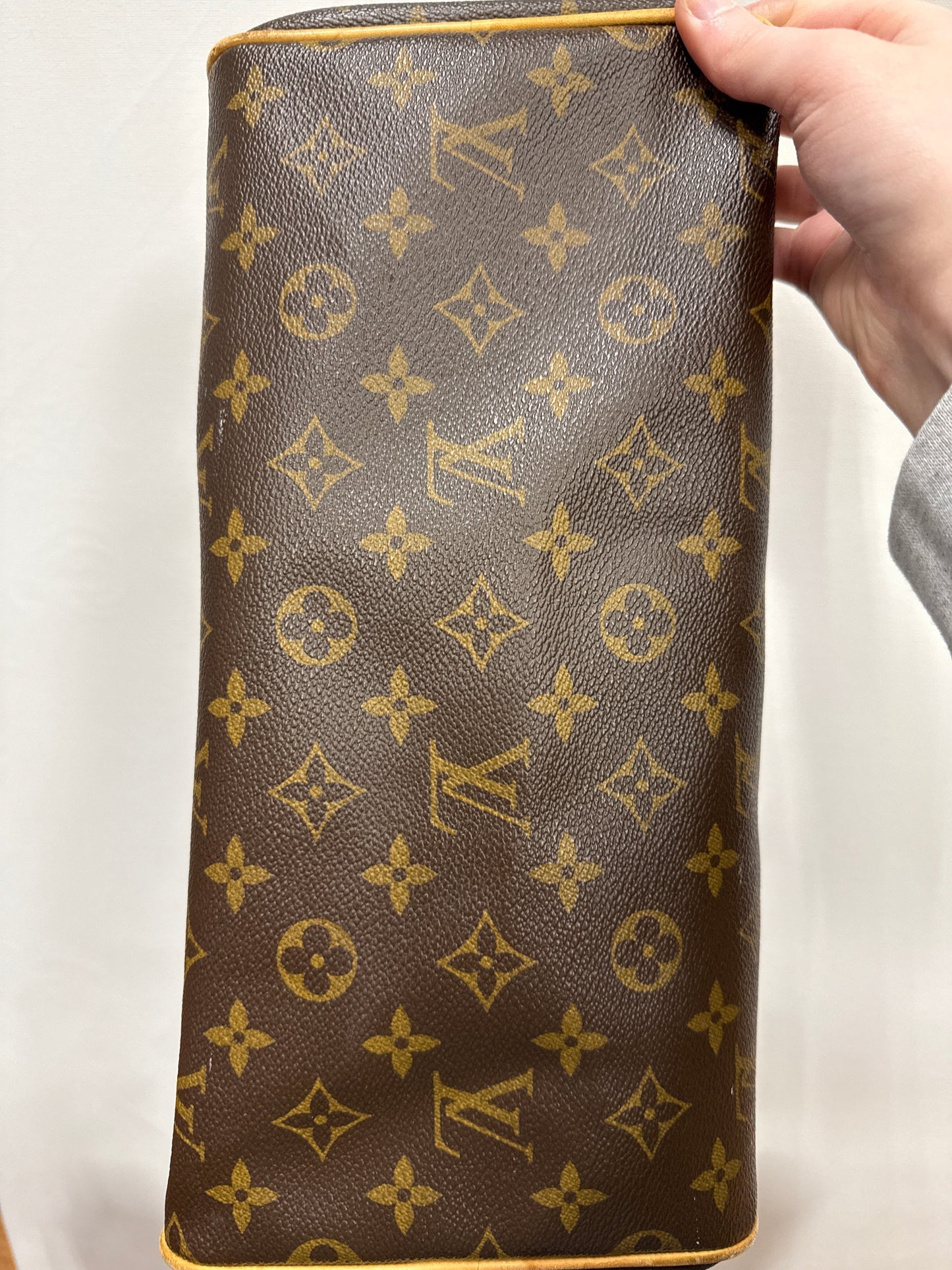 Handbag Luxury Designer By Louis Vuitton, Size: Medium