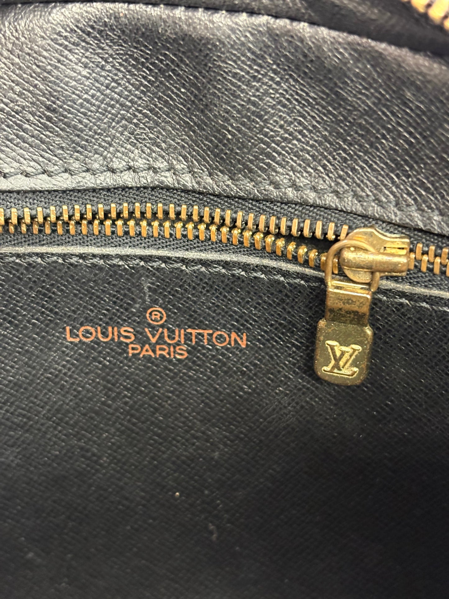 Crossbody Luxury Designer By Louis Vuitton, Size: Small