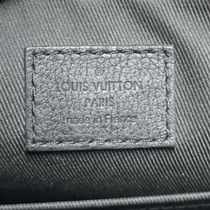 Crossbody Luxury Designer By Louis Vuitton, Size: Medium