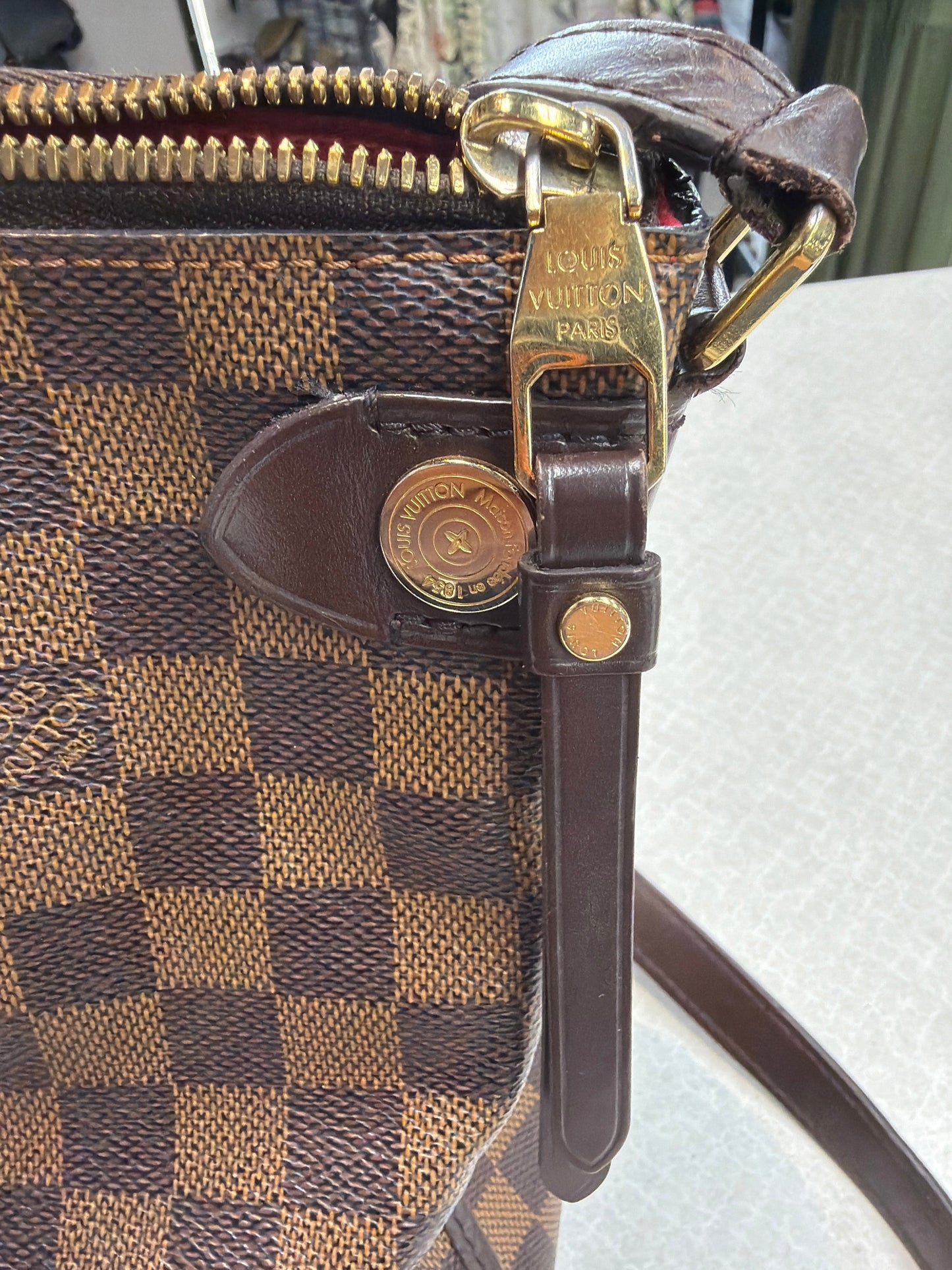 Crossbody Luxury Designer By Louis Vuitton, Size: Medium