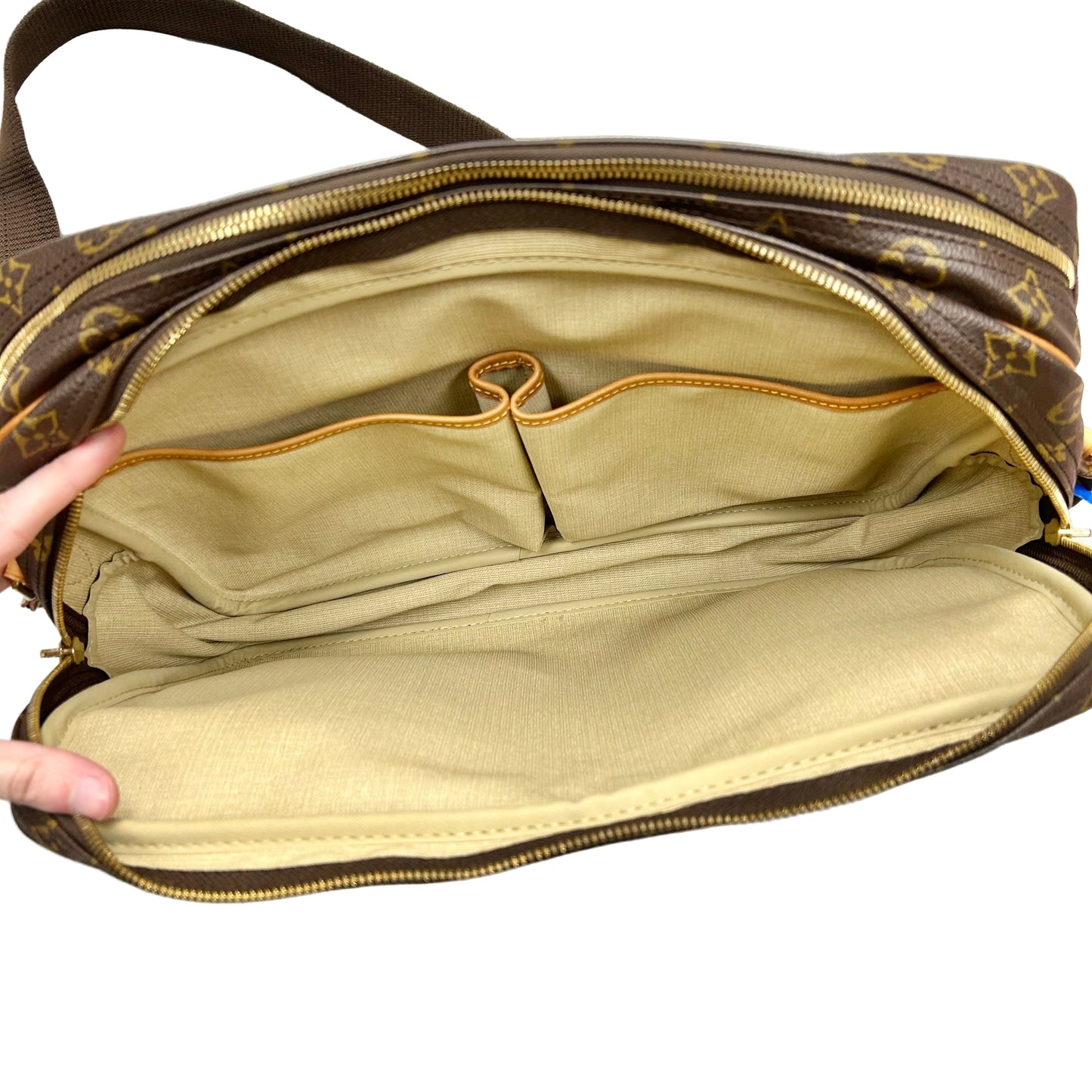 Laptop Bag Luxury Designer By Louis Vuitton, Size: Medium