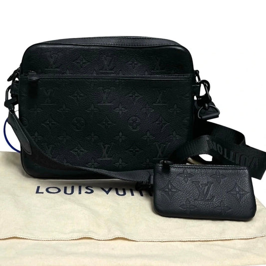 Crossbody Luxury Designer By Louis Vuitton, Size: Medium