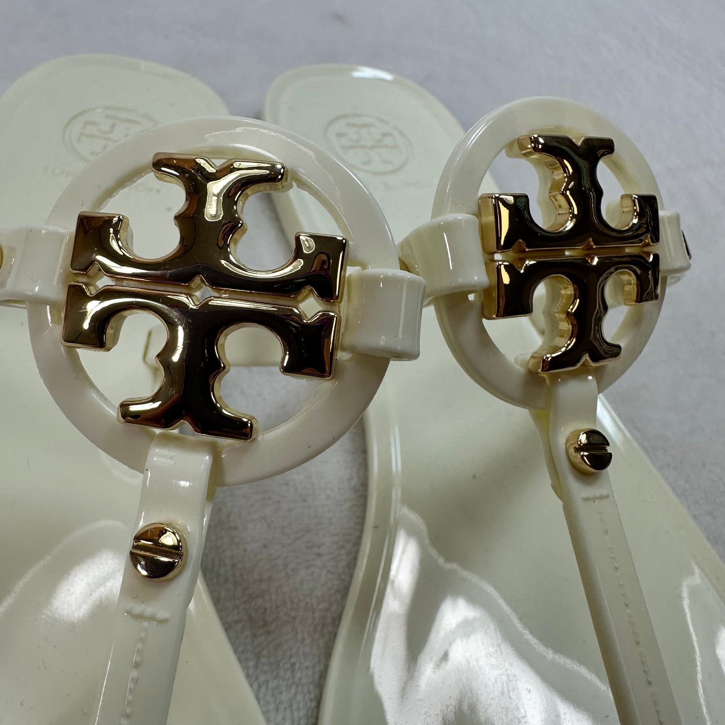 Sandals Designer By Tory Burch In Ivory, Size: 9