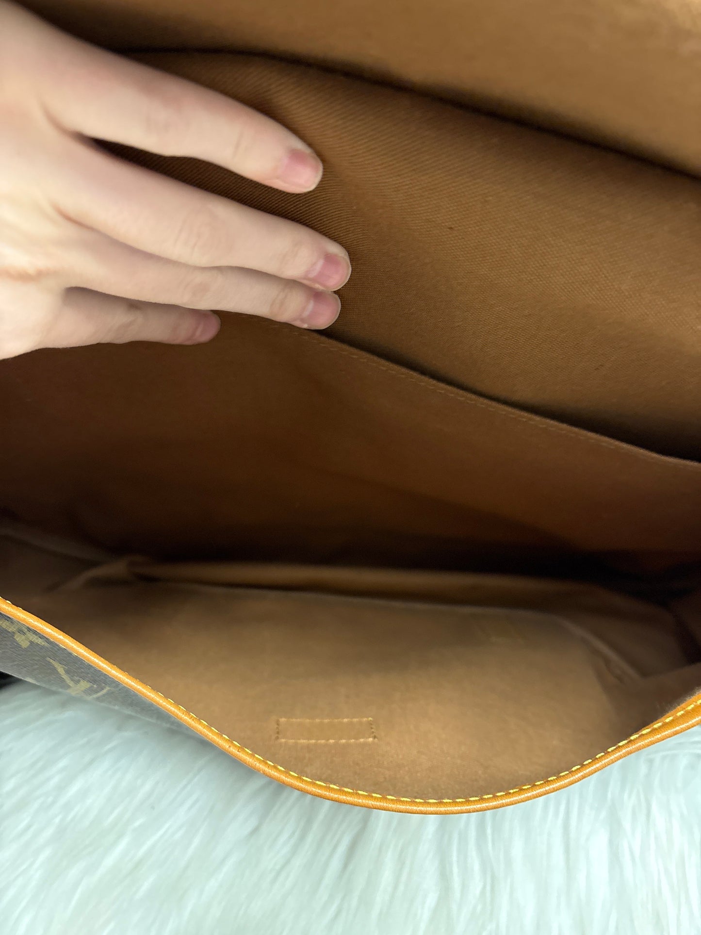 Handbag Luxury Designer By Louis Vuitton, Size: Large