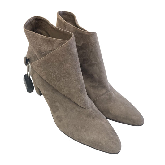 Boots Luxury Designer By Manolo Blahnik In Taupe, Size:8.5