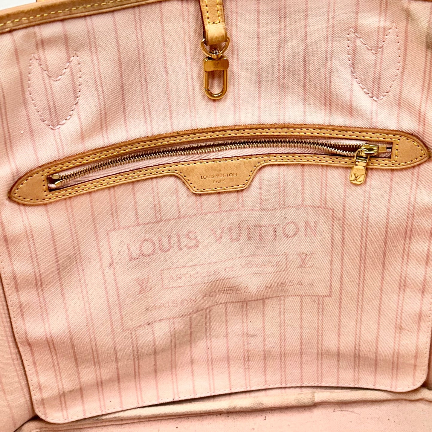 Tote Luxury Designer By Louis Vuitton, Size: Medium