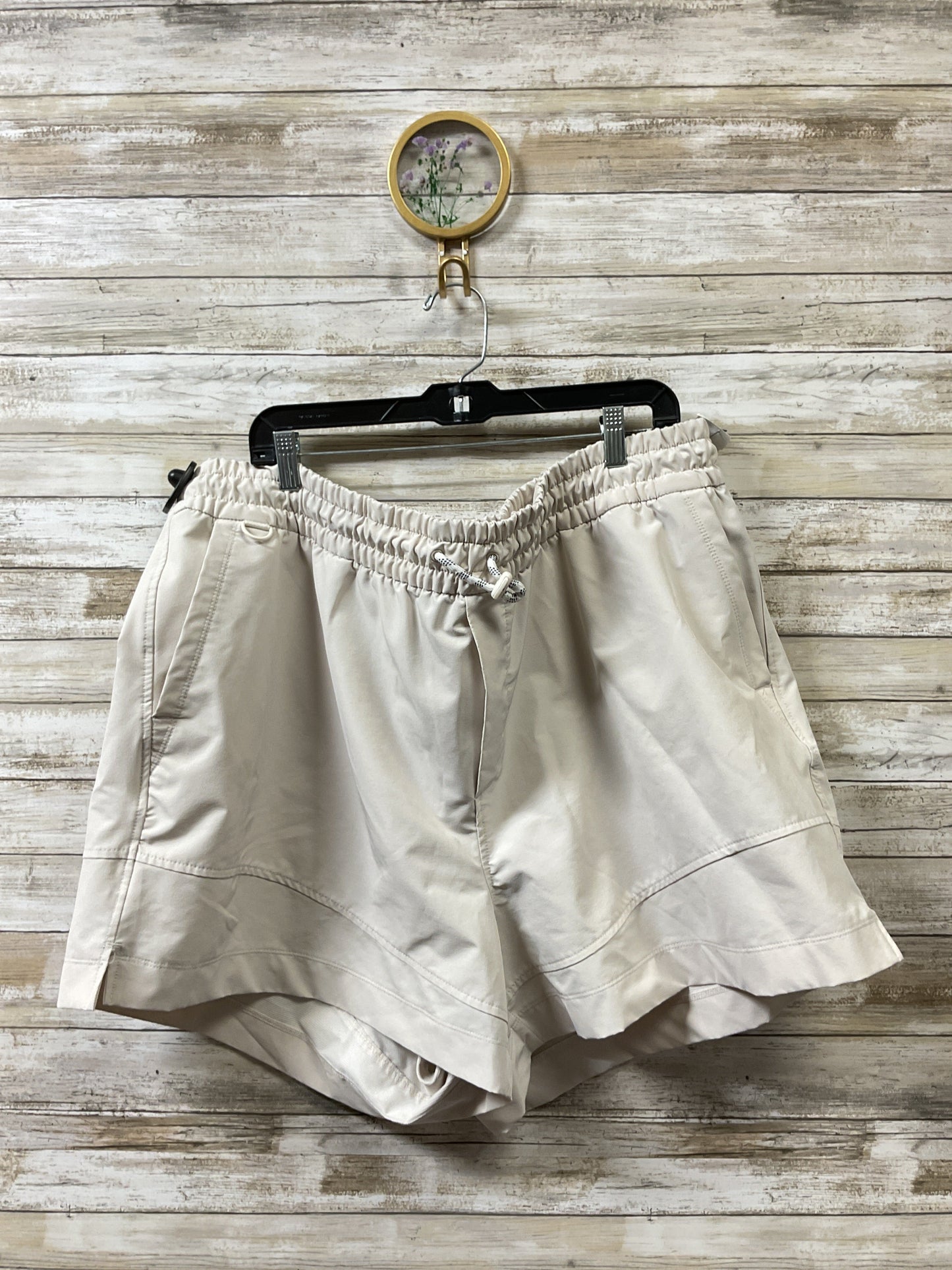 Athletic Shorts By Old Navy In Cream, Size:3X