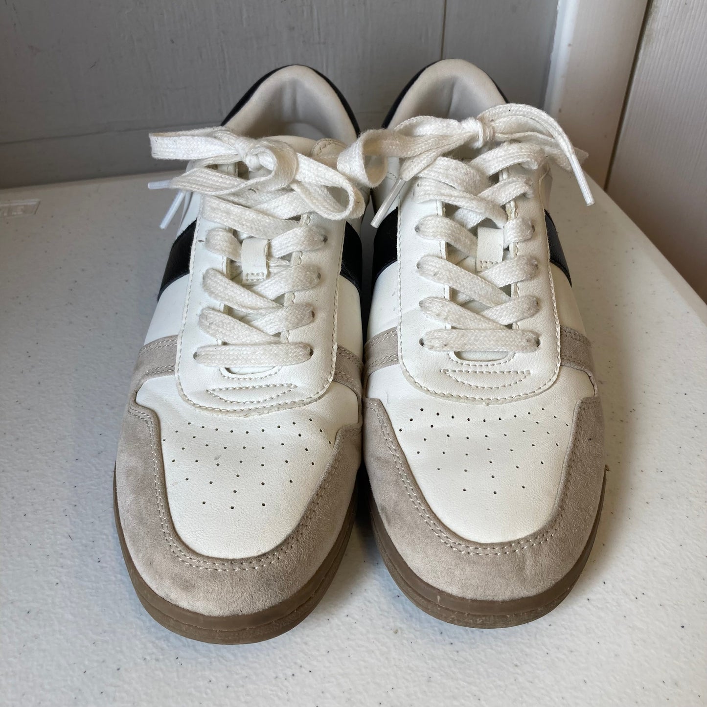 Shoes Sneakers By Universal Thread In White, Size:8