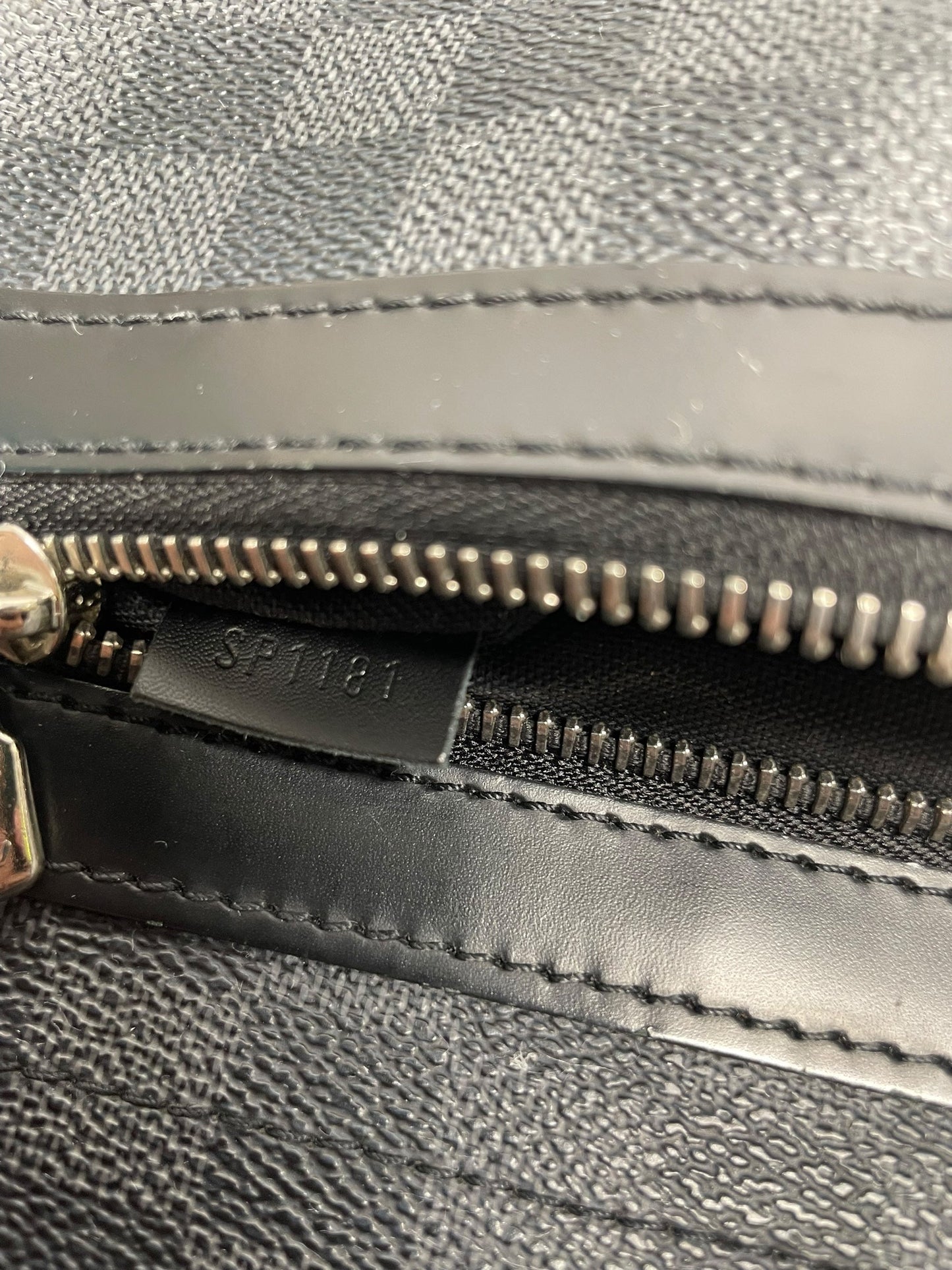 Crossbody Luxury Designer By Louis Vuitton, Size: Medium