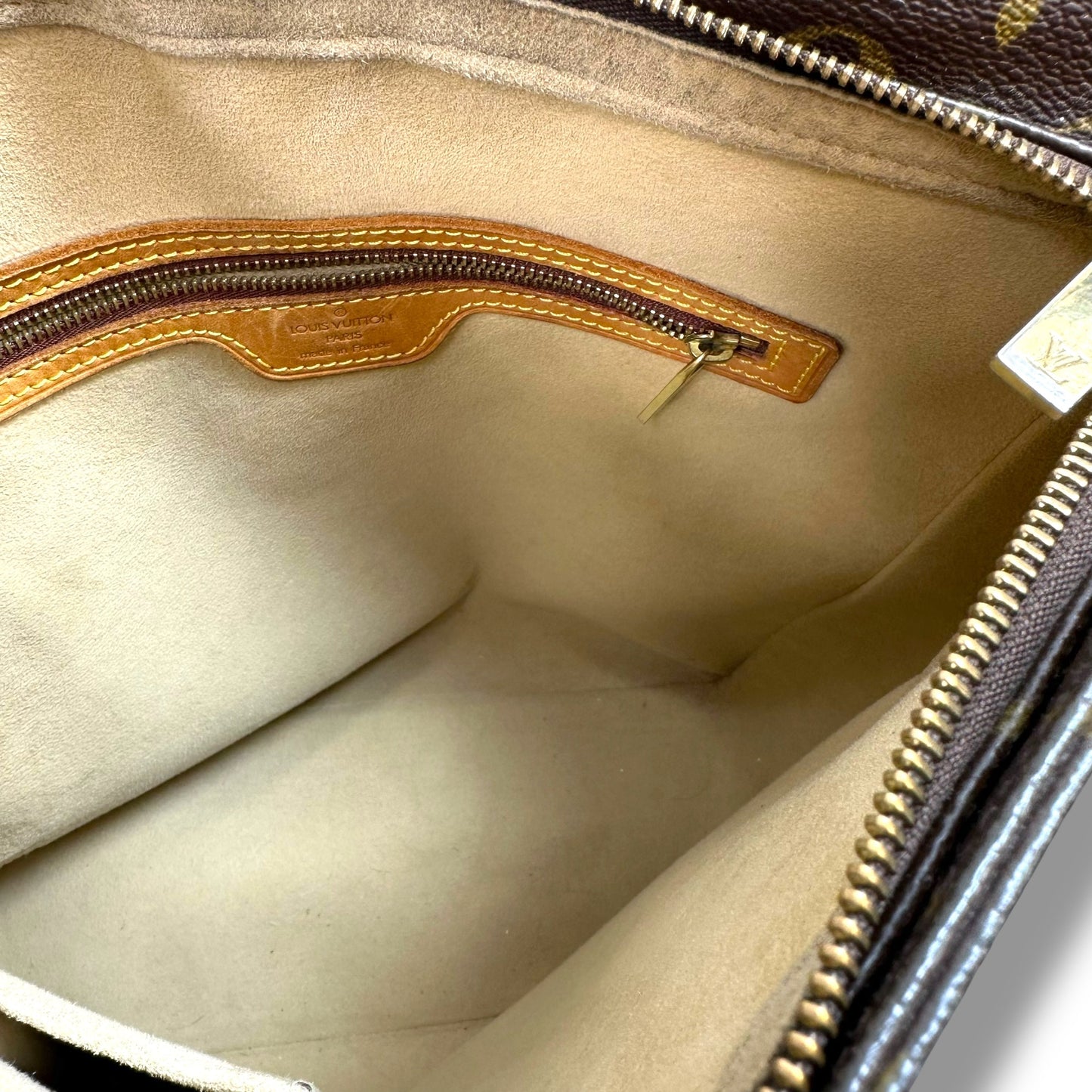 Looping GM Handbag Luxury Designer By Louis Vuitton, Size: Medium