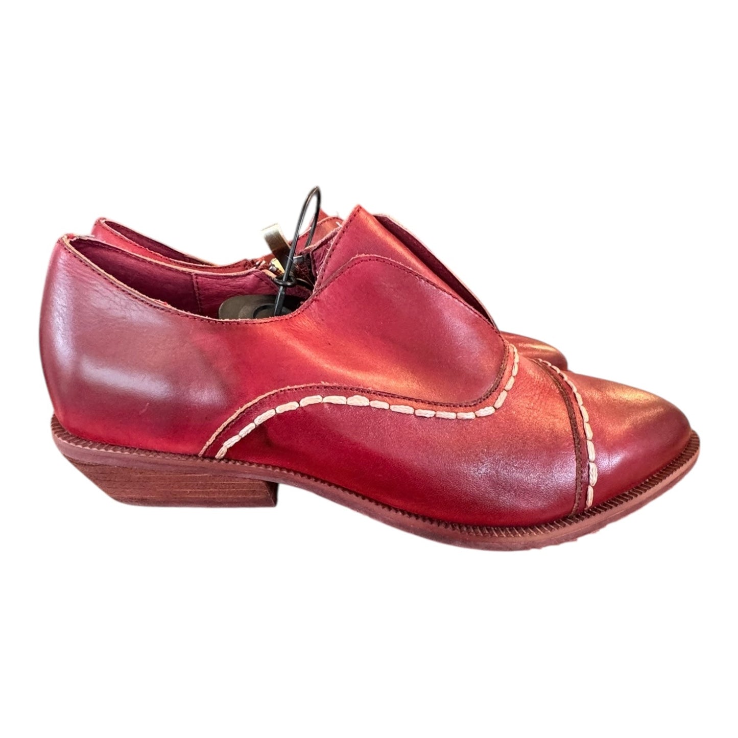 Shoes Flats By ANTELOPE In Red, Size:6.5