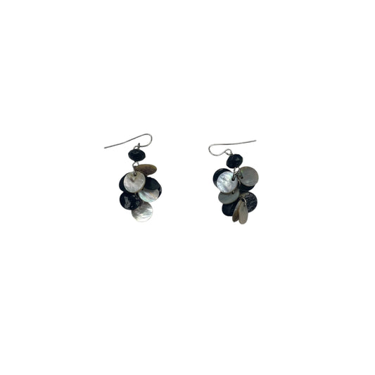 Earrings Dangle/Drop By Clothes Mentor In Black