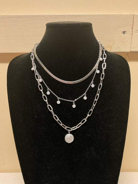 Necklace Set By Premier In Silver & White