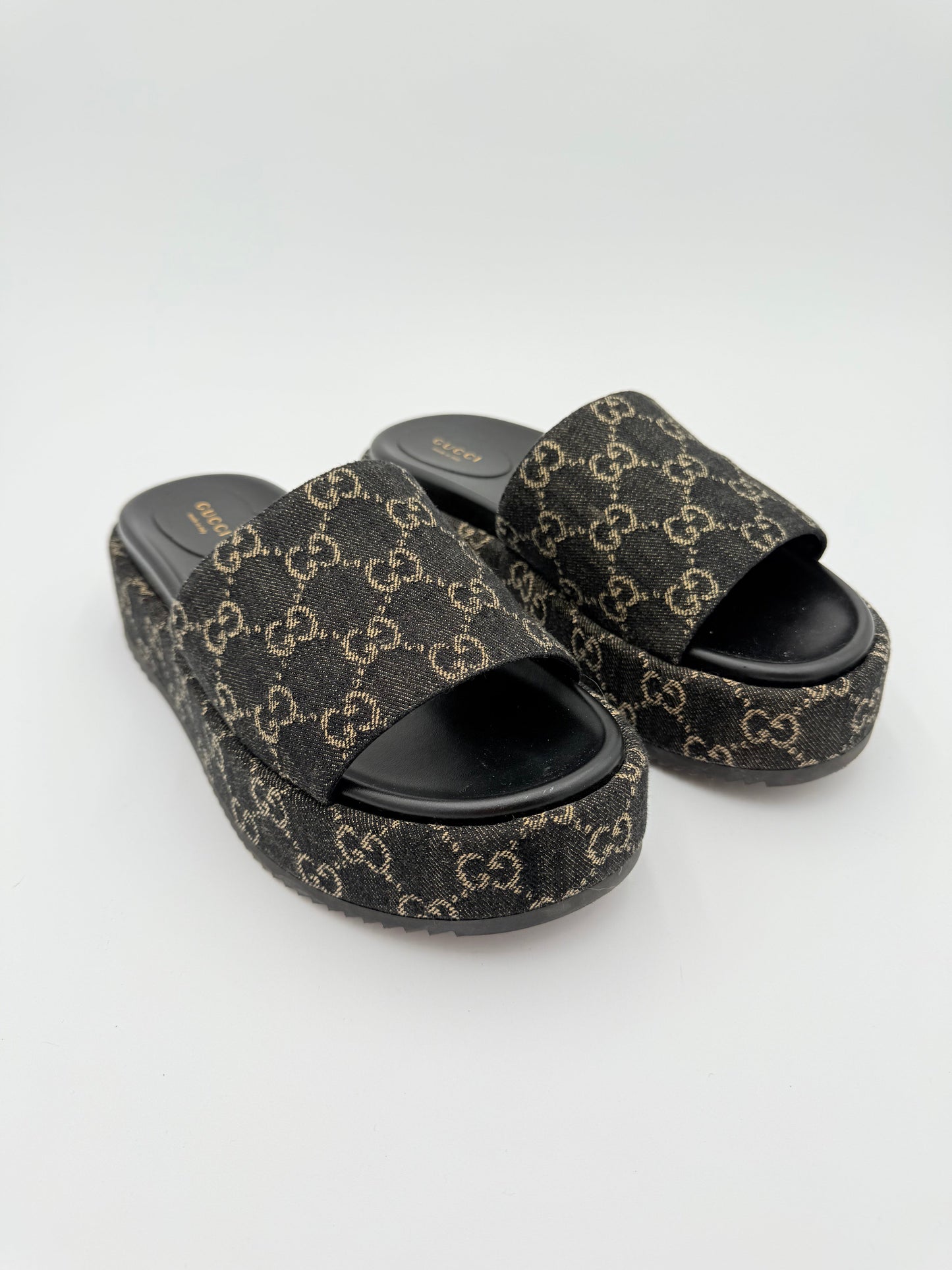 Sandals Luxury Designer By Gucci In Black & Cream, Size:10