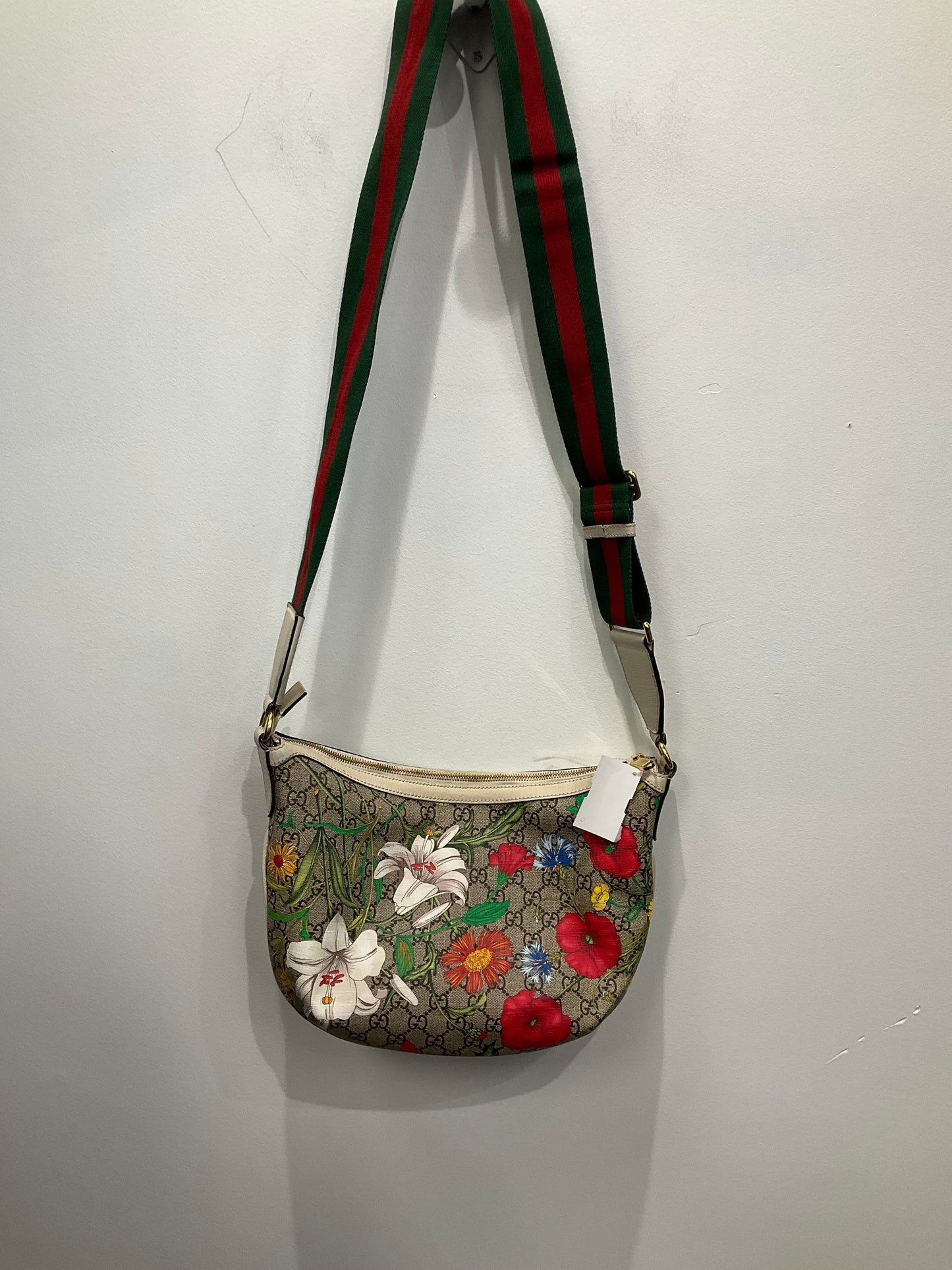 Crossbody Luxury Designer By Gucci, Size: Medium