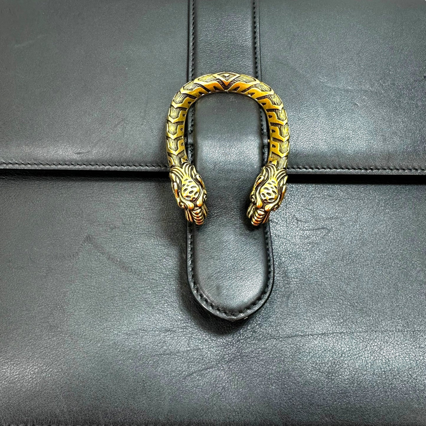 Handbag Luxury Designer By Gucci, Size: Medium