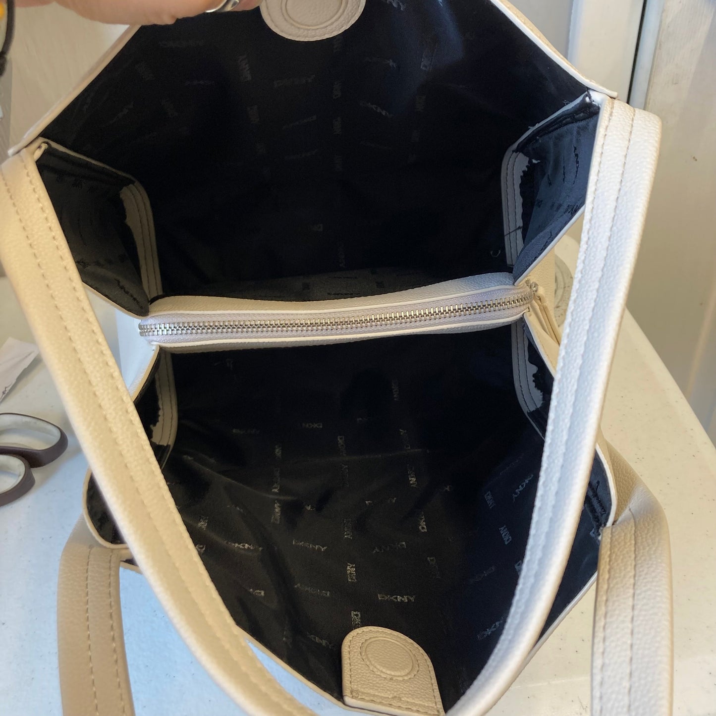 Handbag By Dkny In White, Size:Large