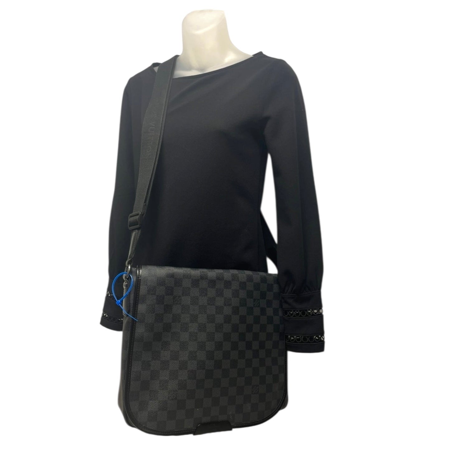 Crossbody Luxury Designer By Louis Vuitton, Size: Medium